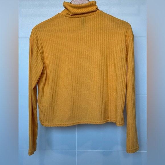 H&M Divided Mustard Yellow Ribbed Turtleneck Top - Size Small - Picture 3 of 5